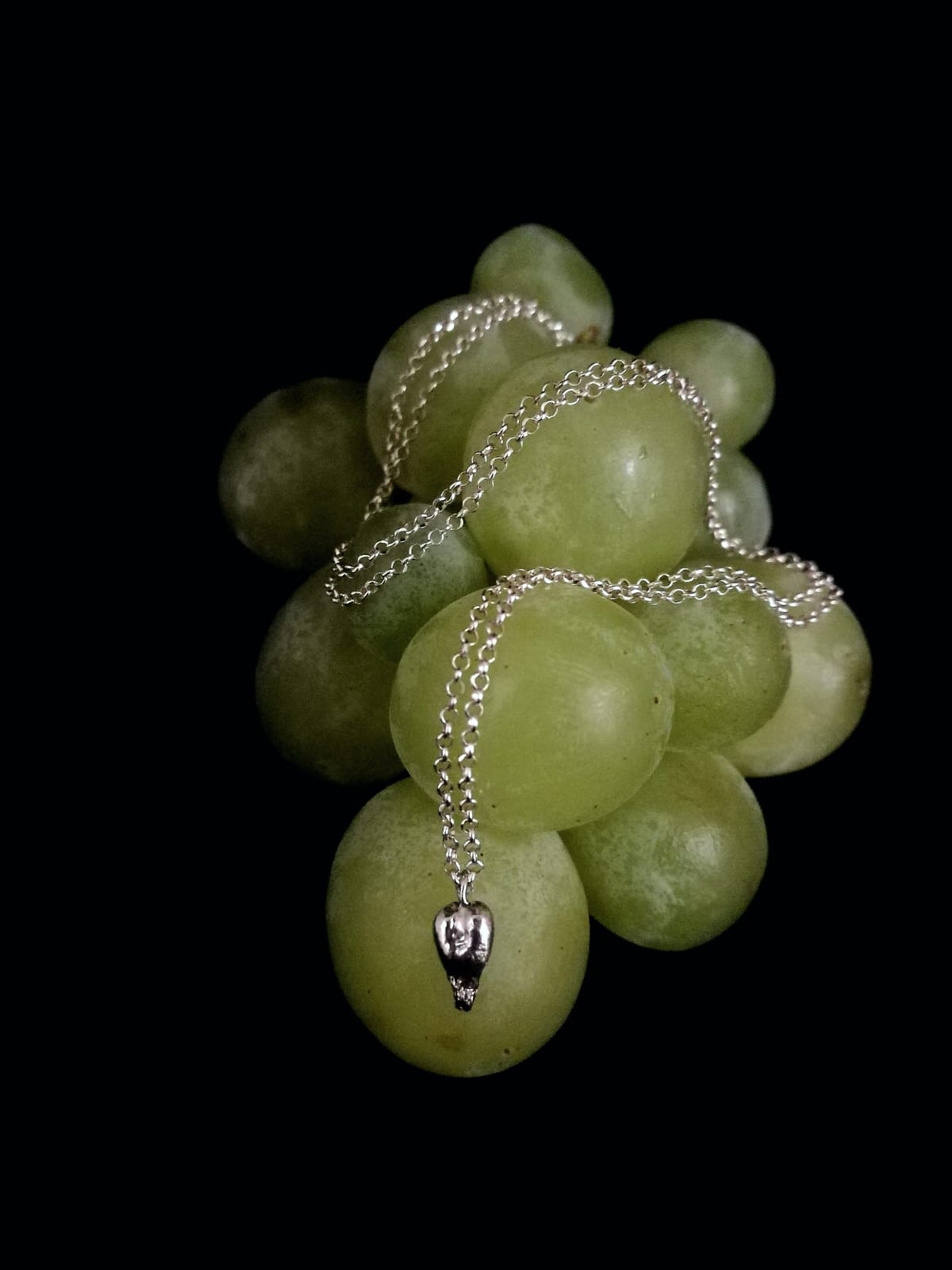 Collana seme Uva