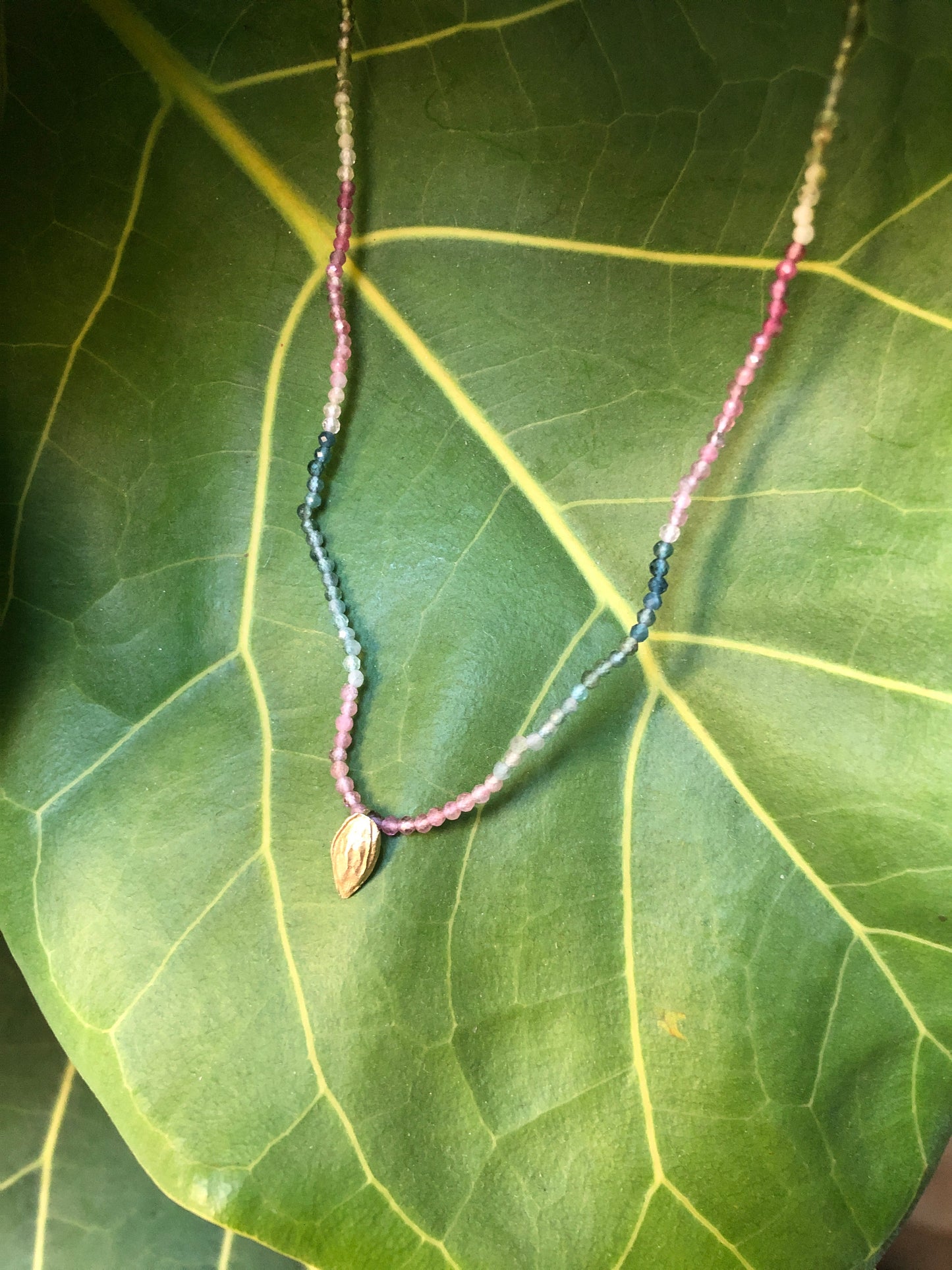 Collana Seme di Mela