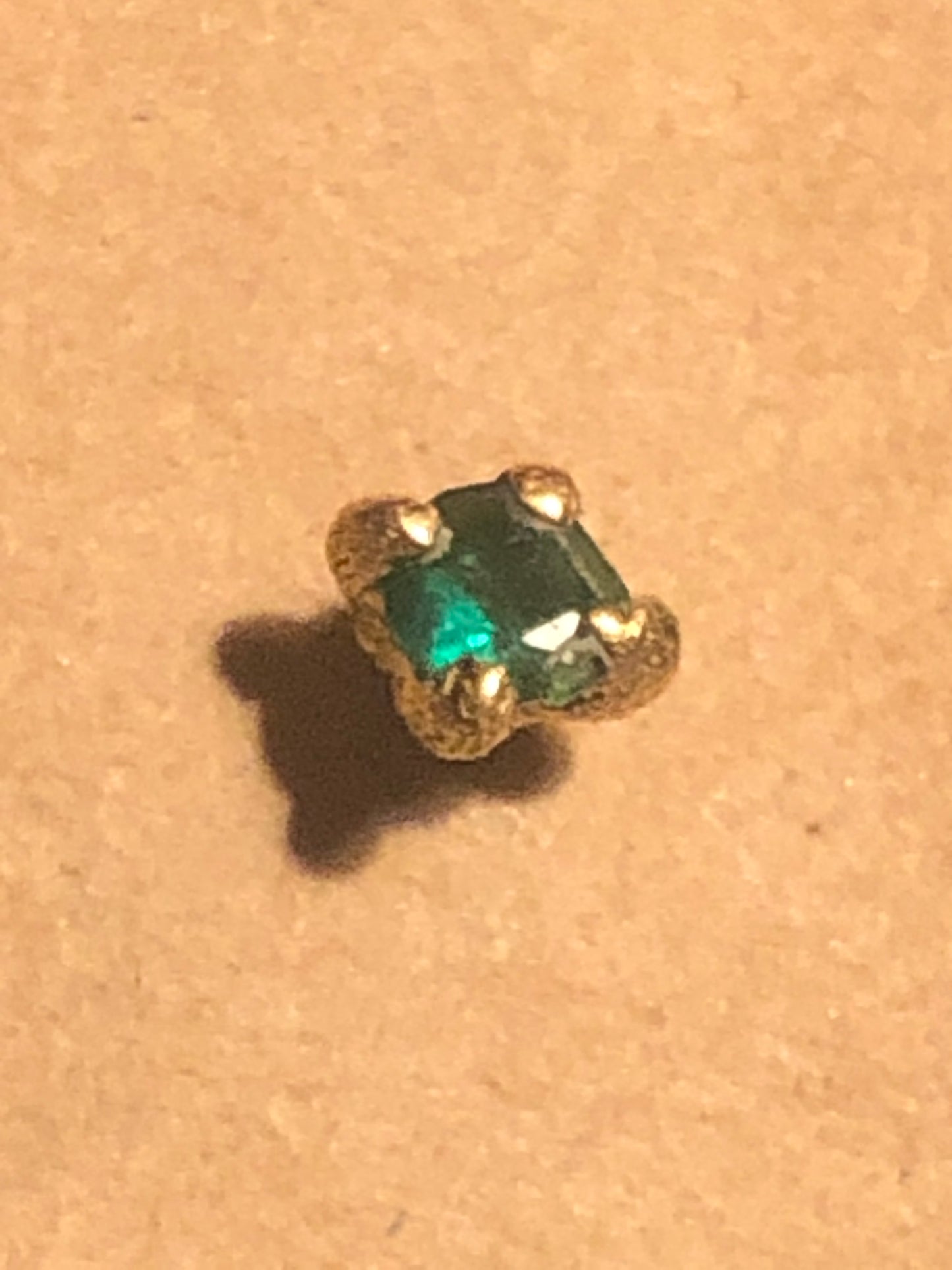 Orecchino singolo stud chiodo di garofano