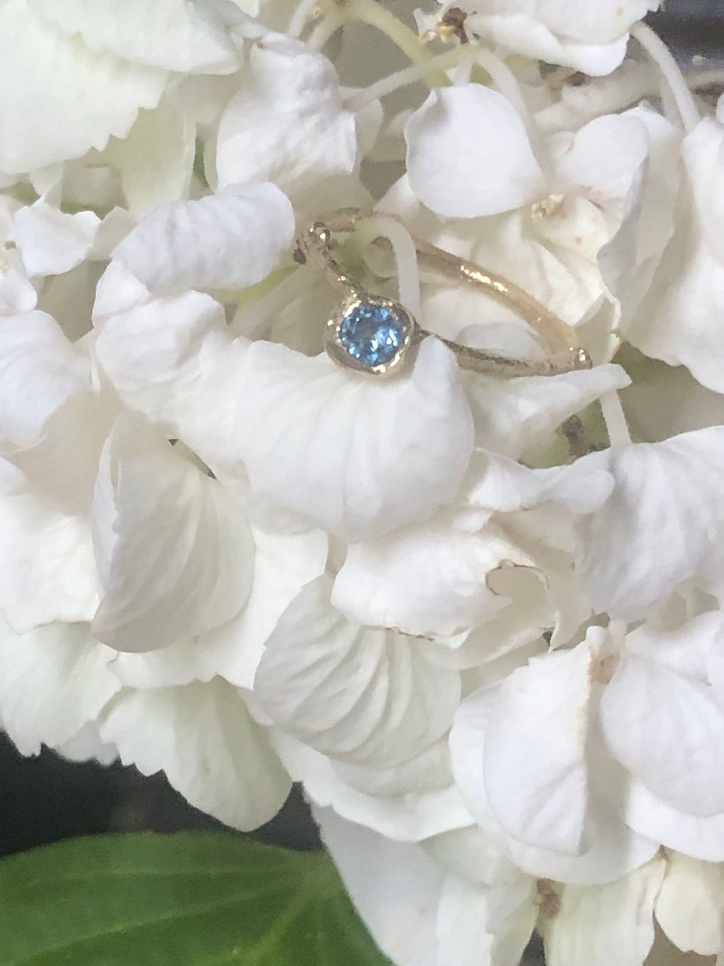 Anello Callistemone solitario