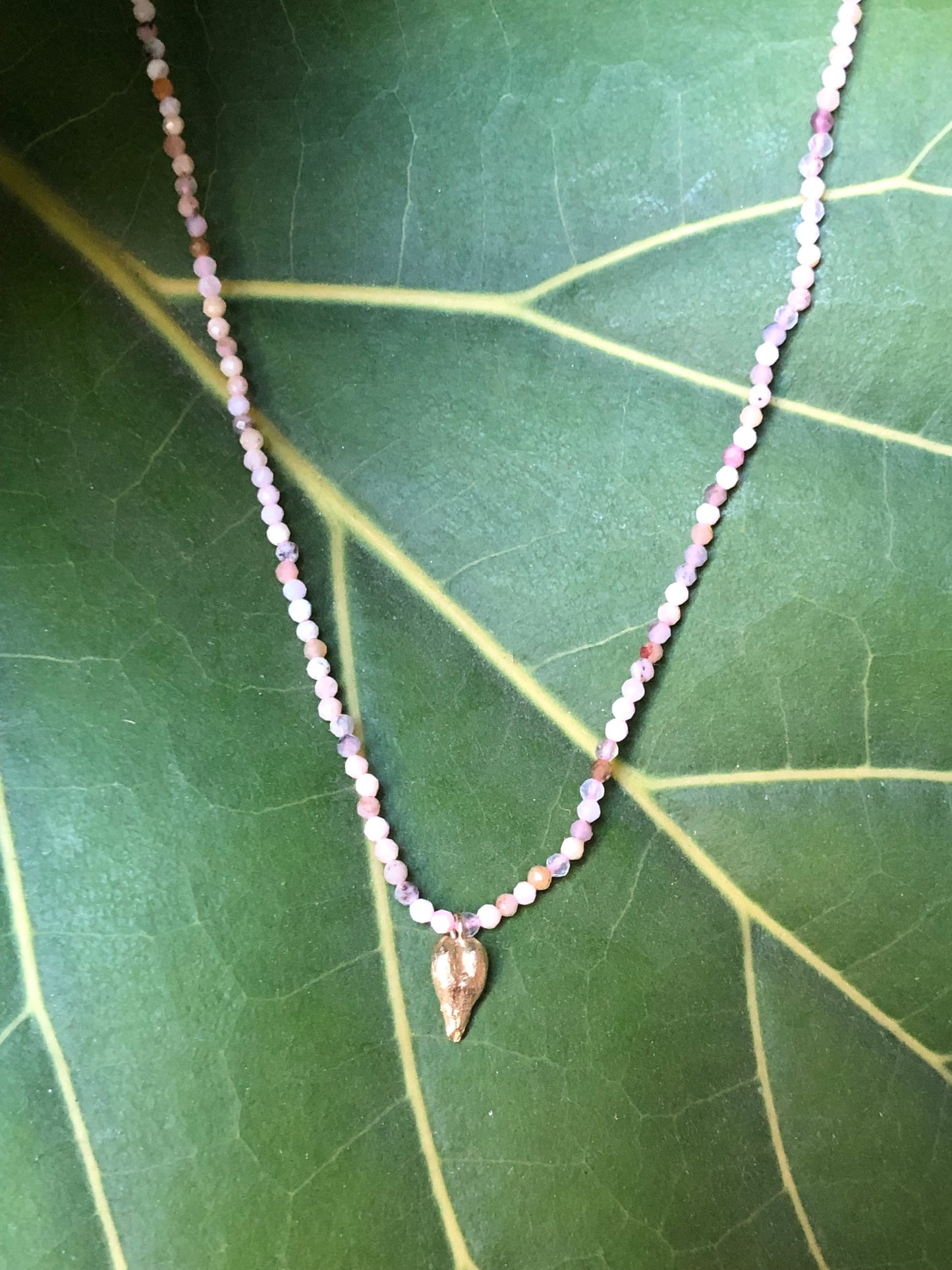 Collana seme Uva
