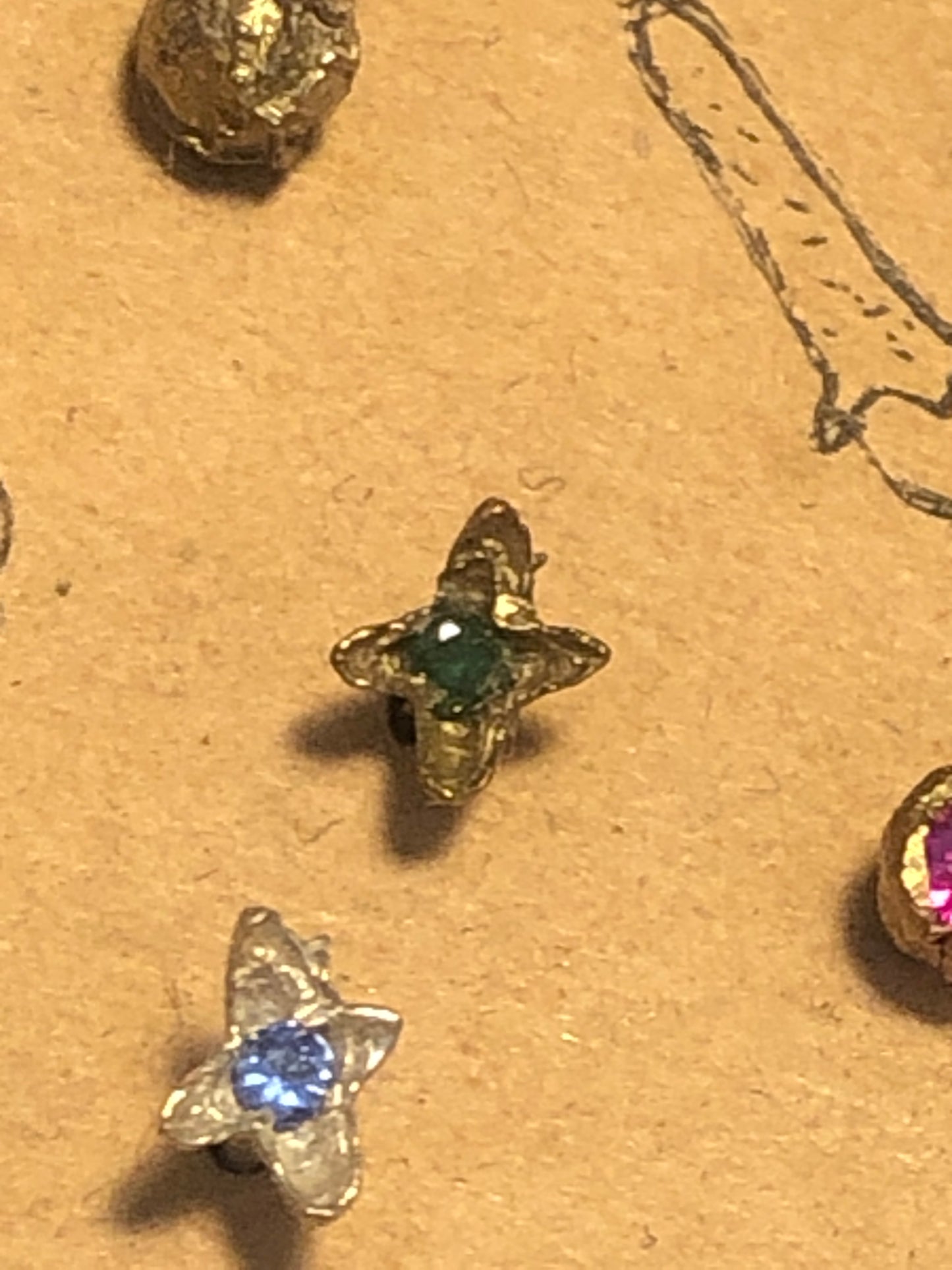 Orecchino singolo stud chiodo di garofano