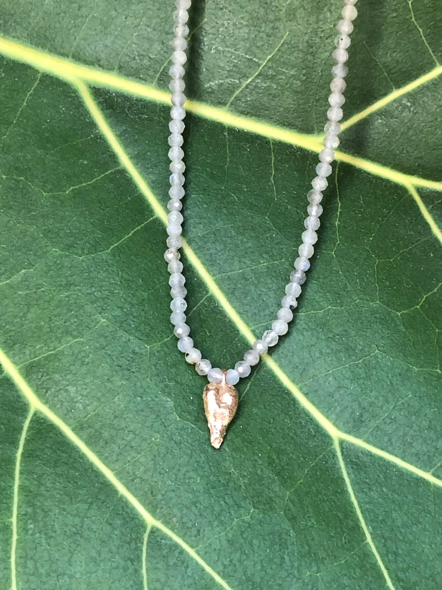 Collana seme Uva