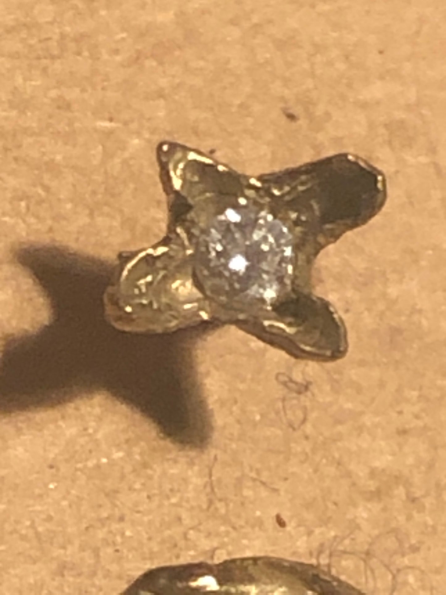 Orecchino singolo stud chiodo di garofano