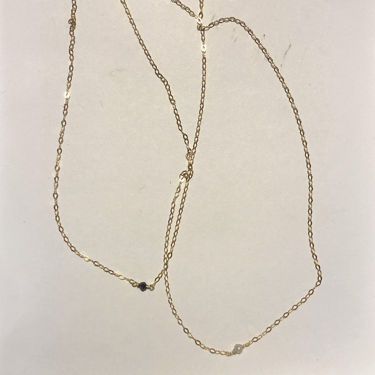 Set MandalaT composto da collana e braccialetto in oro sottile con piccoli diamanti naturali incastonati