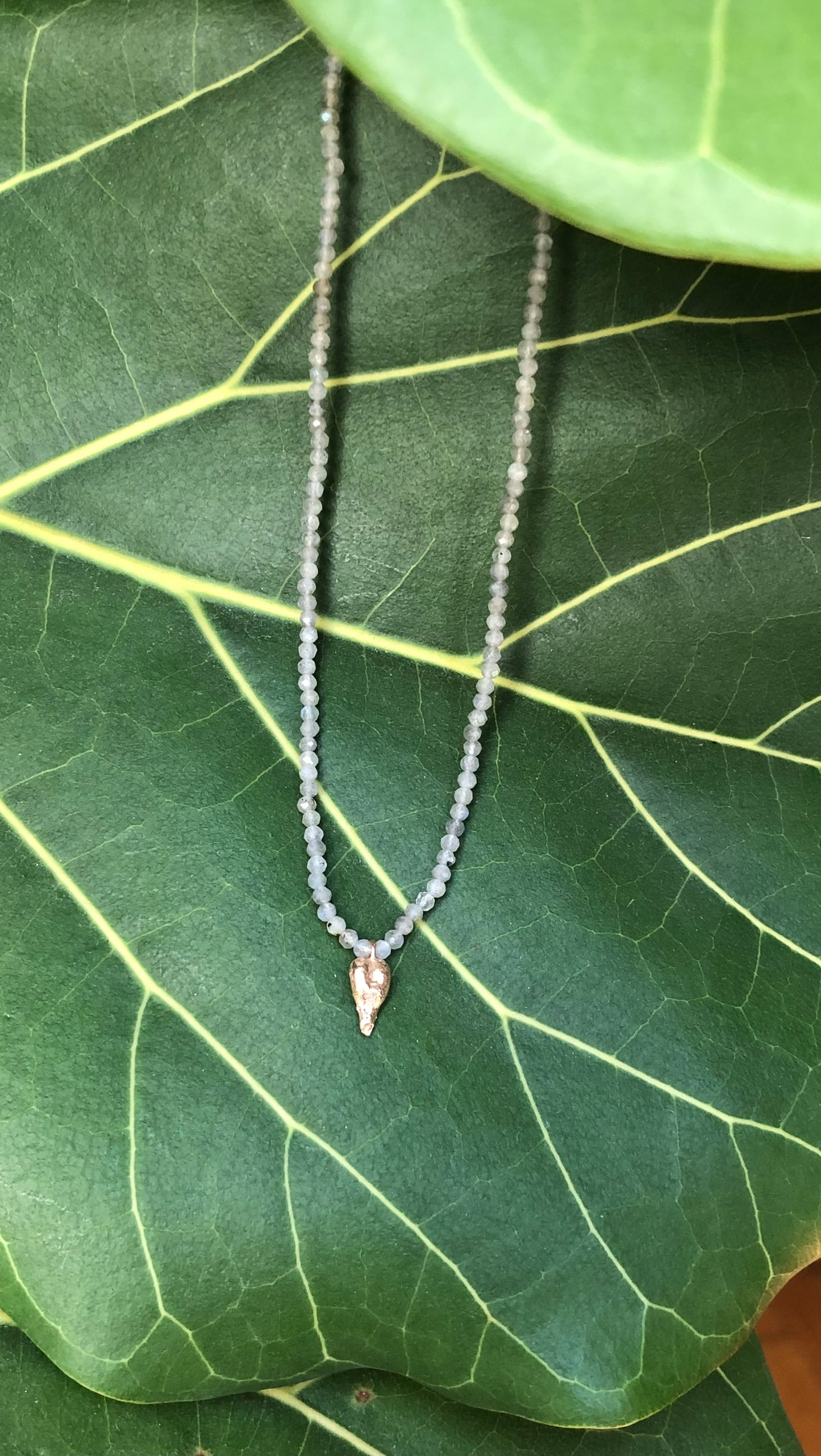 Collana seme Uva