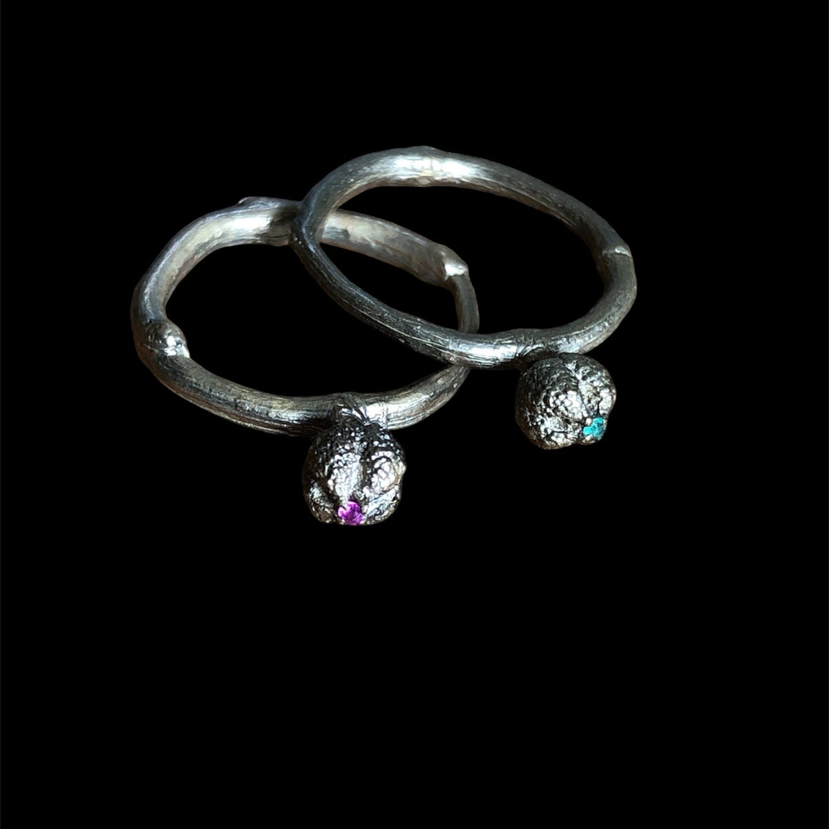 Anelli MandalaT Bacca Castagnola in argento con pietre preziose colorate incastonate, design artigianale ispirato