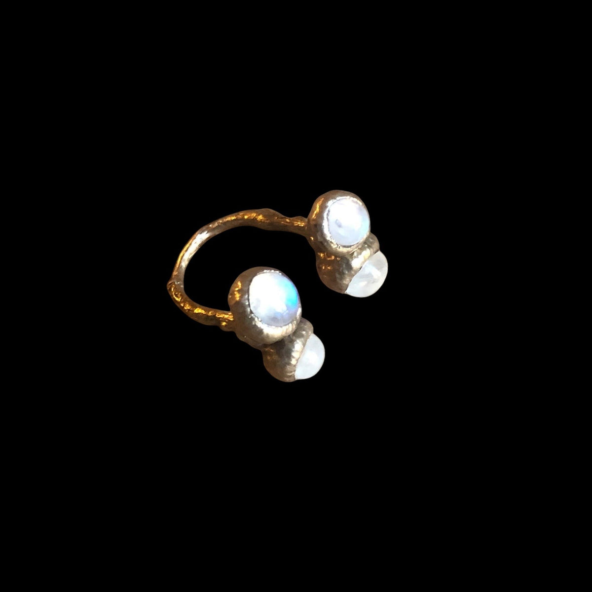 Anello aperto MandalaT in bronzo giallo con quattro pietre di labradorite luminose a forma di ghianda