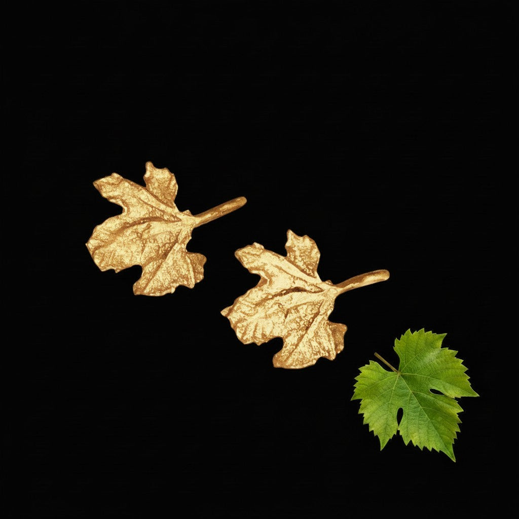 Orecchini a lobo MandalaT a forma di foglia di vite in bronzo e argento con dettagli realistici su sfondo nero