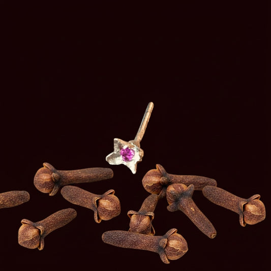 Orecchino singolo a lobo MandalaT a forma di chiodo di garofano in metallo con piccola pietra preziosa rosa